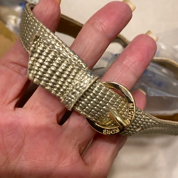 Michael Kors Gold Mallory Glitter Chain Mesh T_Strap Sandals - Picture 6 of 7